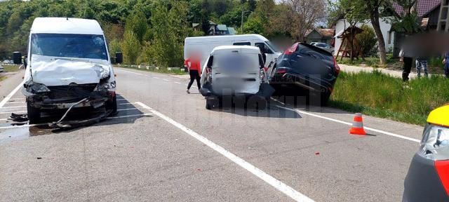 Carambolul cu trei mașini de la Ilișești, provocat de neatenția unui șofer la traficul din față