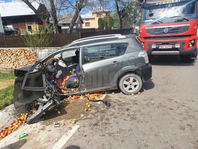 Accidentul cu doi răniți de la Frasin a fost provocat de șoferul care a intrat într-o balustradă