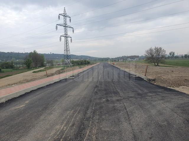 A început turnarea primului strat de asfalt pentru ruta alternativă Suceava -Botoșani