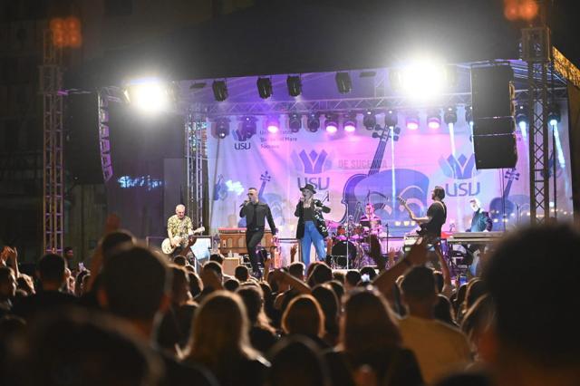 La finalul festivității, cei prezenți s-au bucurat de muzica adusă pentru ei de solista Andia și cunoscuta trupă de pop-rock Direcția 5