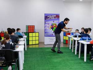 Shopping City Suceava organizează o nouă serie de ateliere pentru copiii care își doresc să învețe să descifreze misterele cubului Rubik 3x3