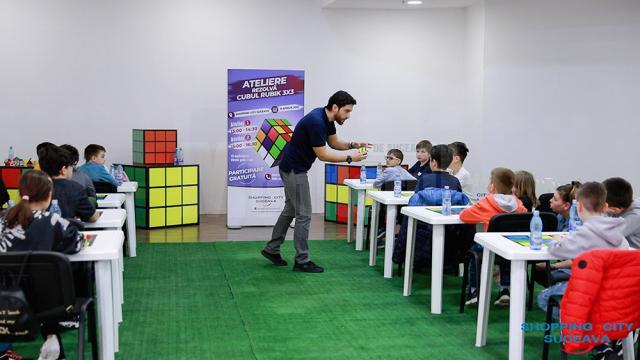 Shopping City Suceava organizează o nouă serie de ateliere pentru copiii care își doresc să învețe să descifreze misterele cubului Rubik 3x3