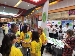Sute de participanți la Târgul Ofertelor Educaționale, organizat la Shopping City Suceava