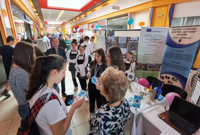 Sute de participanți la Târgul Ofertelor Educaționale, organizat la Shopping City Suceava