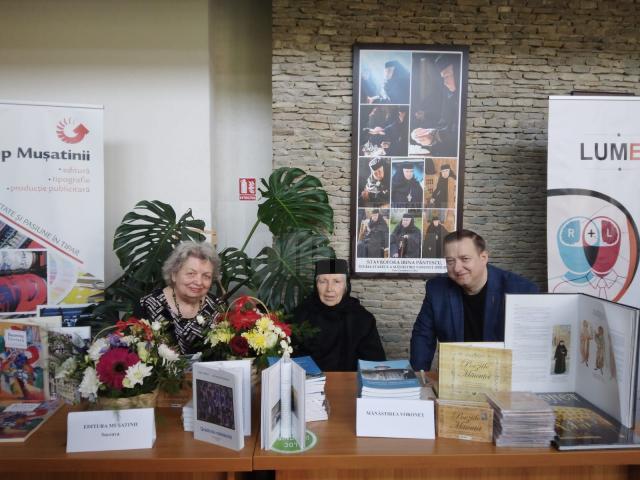 Doina Cernica, stavrofora Elena Simionovici, Ovidiu Vintilă  (3).jpg