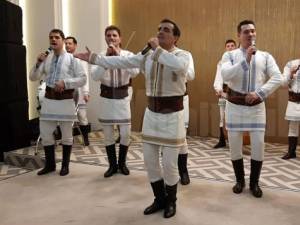Două spectacole cu Ansamblul etnofolcloric „Plăieșii” din Republica Moldova, pe scena Casei de Cultură a Sindicatelor Suceava