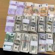 Euro şi dolari găsiţi la cei doi ucraineni Foto Bucpress.eu