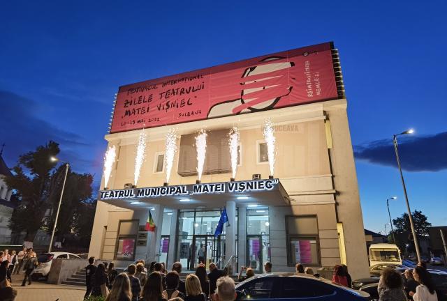 Focuri de artificii la debutul Zilelor Teatrului Matei Vișniec 2022 - foto Cosmin Romega