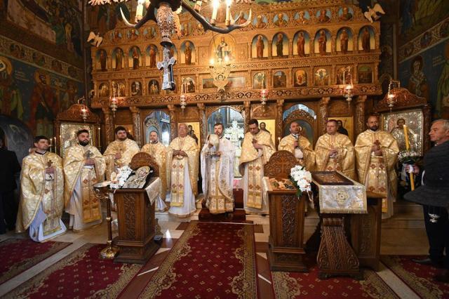 Hramul Bisericii „Sfinţii Împăraţi Constantin şi Elena” din Gura Humorului