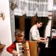 Ioan, un copil de 7 ani din Marginea, are o însușire rară: „auz absolut”. El cântă la pian, orgă, acordeon și vocal