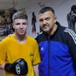 Pugilistul sucevean Andrei Bratu și antrenorul Andu Vornicu