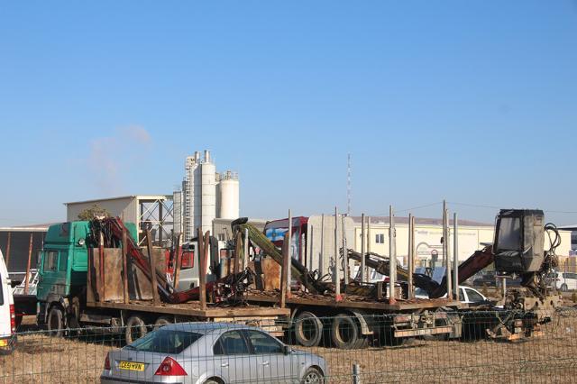 Cele mai multe camioane ridicate în vederea confiscării se află în spațiul închiriat de IPJ Suceava în zona ”Trei Movile”, la marginea DN 17