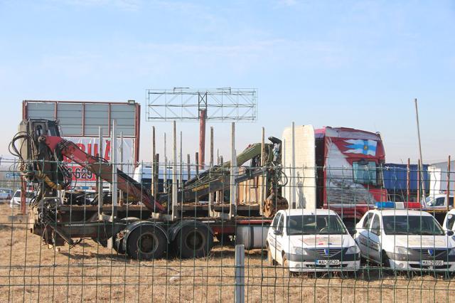 Cele mai multe camioane ridicate în vederea confiscării se află în spațiul închiriat de IPJ Suceava în zona ”Trei Movile”, la marginea DN 17