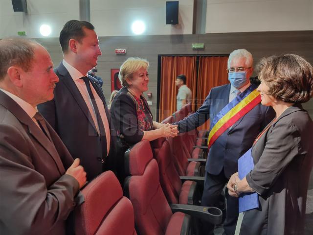 Excelența Sa, Laurence Auer, Ambasadorul Franței în România,împreună cu reprezentanții administrației locale și județene din Suceava