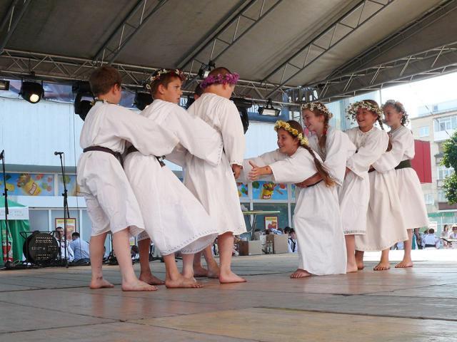 Concursul interjudeţean de folclor „Şezătoarea copiilor”