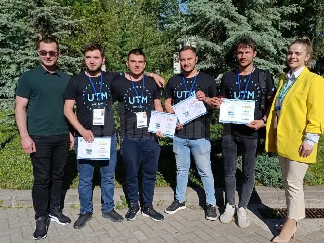 Echipajul de studenti din Chisinau si indrumatorii lor, castigatori ai concursului Hard&Soft
