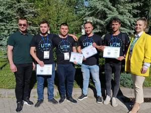 Echipajul de studenți din Chișinău şi îndrumătorii lor, câștigători ai concursului Hard&Soft