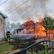 Incendiu puternic, oprit înainte de a se extinde și la o casă din Siret