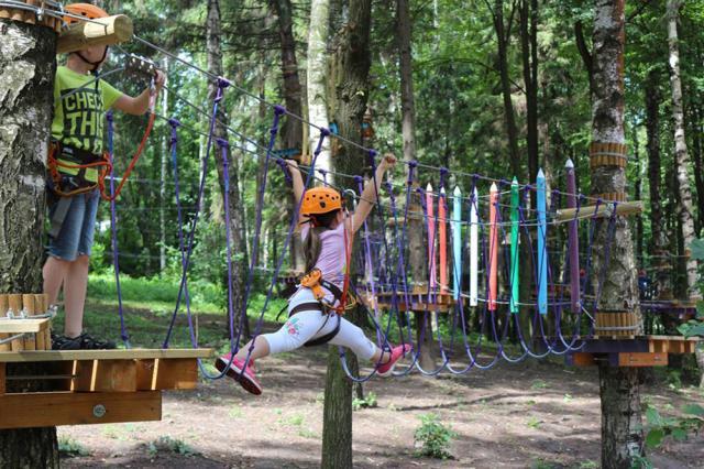 Primăria Fălticeni deschide pe 1 iunie parcul de aventură şi piscinele exterioare