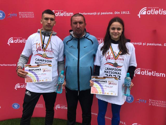 Antrenorul Cristian Prâsneac încadrat de Alexandru Prâsneac si Claudia Costiuc