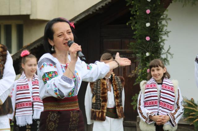 Spectacolul „Nunta în Bucovina”, prezentat de elevi câmpulungeni, la Muzeul ,,Arta Lemnului”