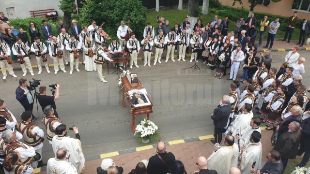 Maestrul George Sîrbu a fost condus pe ultimul drum în sunet de bucium, de caval și în dangăt de clopote