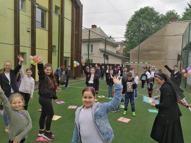 „De la copii, pentru copii”, acțiune organizată de Școala Gimnazială „Bogdan Vodă” Rădăuți