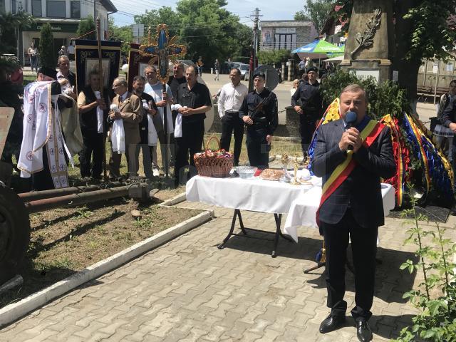 Primaria Liteni a organizat un ceremonial militar si religios de Ziua Eroilor
