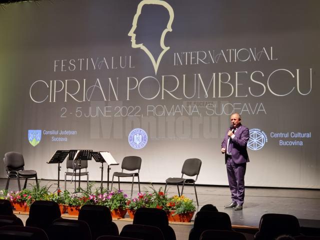 Vicepreședintele Consiliului Județean Suceava, Neculai Barbă, la inaugurarea Festivalului Ciprian Porumbescu