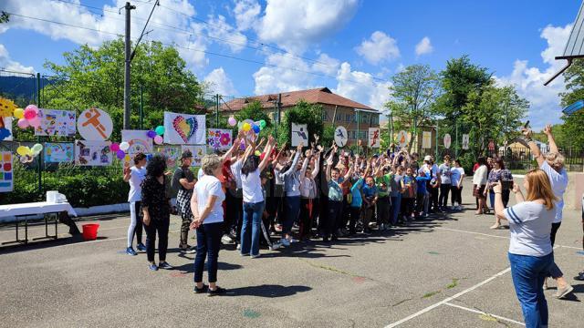 „Curcubeul Copilăriei”, acțiune la Centrul Școlar de Educație Incluzivă „Sf. Andrei” Gura Humorului