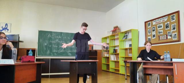 Competiție pentru aspiranții la statutul de membru al clubului „Ars Dicendi”, la Colegiul „Eudoxiu Hurmuzachi”