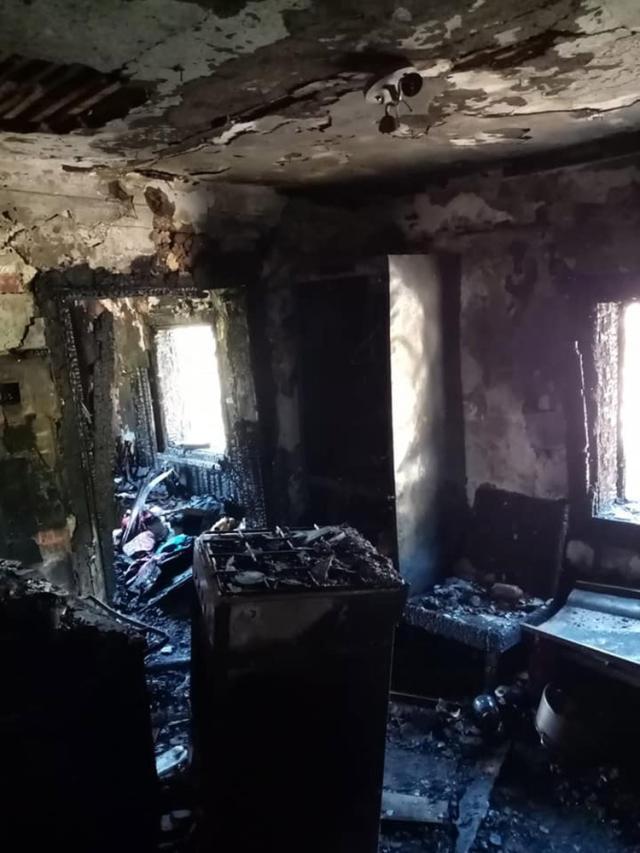 O familie din Breaza care și-a pierdut casa și toată agoniseala într-un incendiu are nevoie de ajutor