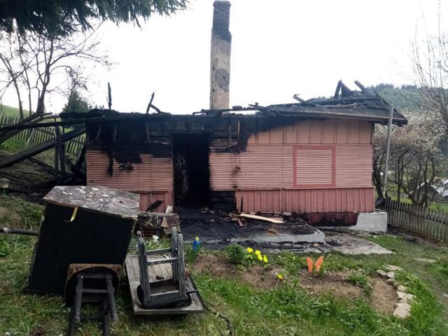 O familie din Breaza care și-a pierdut casa și toată agoniseala într-un incendiu are nevoie de ajutor