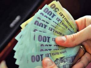 O femeie a găsit 1.500 de lei și a mers cu banii la Poliție Foto monitorulcj.ro