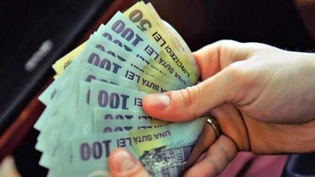 O femeie a găsit 1.500 de lei și a mers cu banii la Poliție Foto monitorulcj.ro
