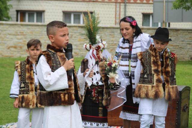 Spectacolul „Nunta în Bucovina” din cadrul proiectului ,,Școala în vatra satului”