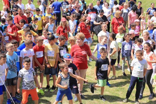 Aproape 200 de elevi au alergat la Crosul „Albertina Rusu”, la Ilișești