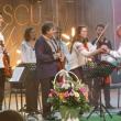 Croitoru String Virtuosi Orchestra pe scena Festivalului Ciprian Porumbescu, unde au primit cadouri marca „Hai în Bucovina!”