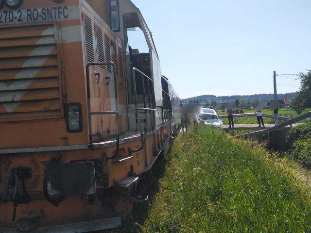 Mașina lovită de tren la Vicov