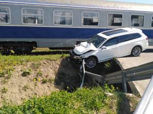 Maşina lovită de tren la Vicovu de Jos