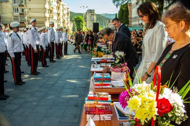 Festivitatea de absolvire a promoției 2022 – Colegiul Militar,  în centrul municipiului Câmpulung Moldovenesc. Foto Laurențiu Sbiera Sorin Băltățescu Larisa Dăscălescu