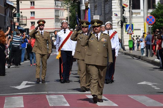 Festivitatea de absolvire a promoției 2022 – Colegiul Militar,  în centrul municipiului Câmpulung Moldovenesc. Foto Laurențiu Sbiera Sorin Băltățescu Larisa Dăscălescu