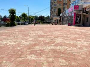 Lucrări de modernizare de la scara blocului în cartierul sucevean Obcini