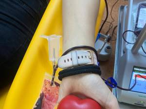 O suceveancă a donat de 100 de ori sânge, adică 45 de litri, salvând astfel 300 de vieți