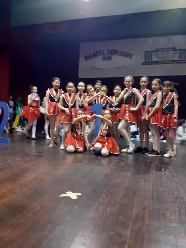 Premii pentru elevii de la cercul de dans clasic din cadrul Palatului Copiilor Suceava
