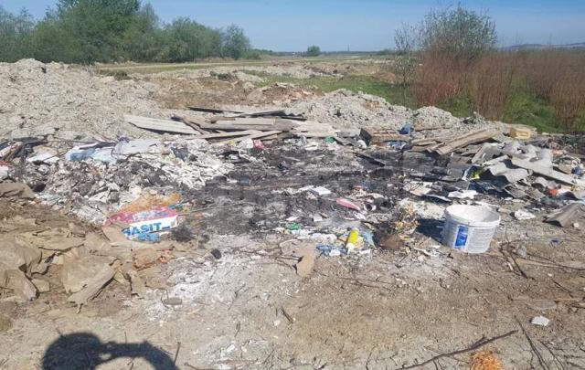 Depozitari de deșeuri pe malul drept al râului Suceava, comuna Bosanci