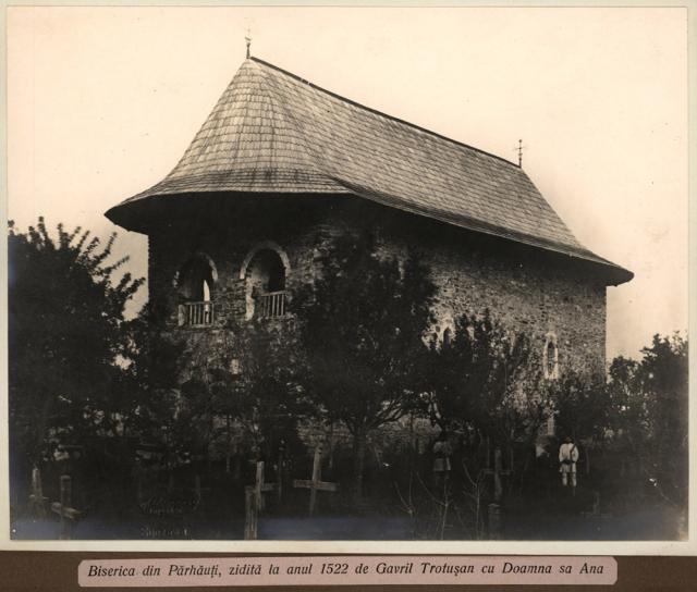 Imagine veche cu biserica Părhăuți