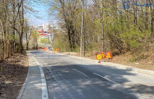 Strada Brădetului, cea care face legătura între municipiul Suceava și comuna Ipotești, dar și cu zona de agrement Tătărași, a fost reabilitată cu un nou covor asfaltic