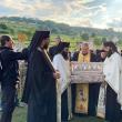 Racla cu mâna Sfântului Ierarh Nicolae a ajuns vineri seară la Mănăstirea „Duminica Tuturor Sfinților” din Părhăuți, unde va sta până duminică