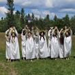 “Zânele Bucovinei” au fermecat publicul de la festival cu dansurile lor în natură dar și în cadrul spectacolului